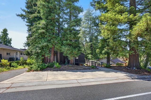 4520 S Land Park Dr, Sacramento, CA 95822