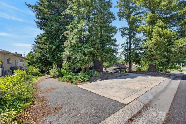 4520 S Land Park Dr, Sacramento, CA 95822