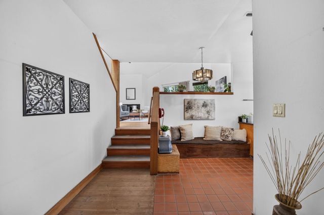 4520 S Land Park Dr, Sacramento, CA 95822