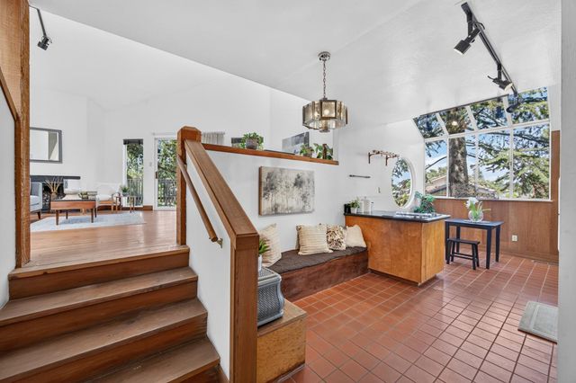 4520 S Land Park Dr, Sacramento, CA 95822