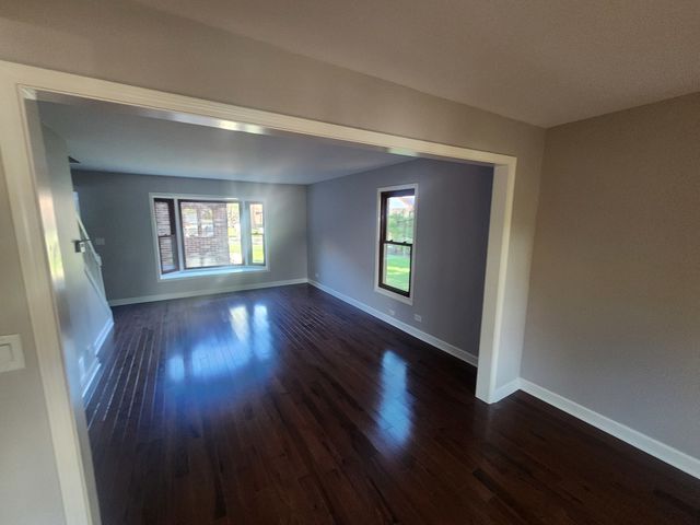 1612 N WINDSOR Drive, Arlington Heights, IL 60004