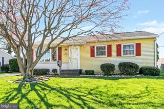 5 DONALD AVE, Middletown, PA 17057
