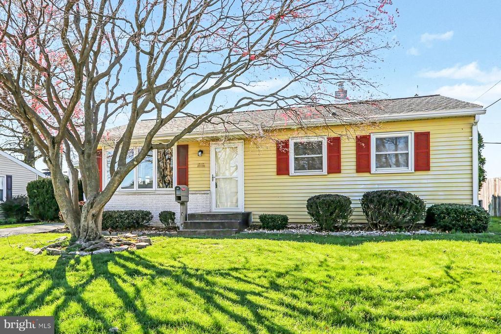 5 DONALD AVE, Middletown, PA 17057