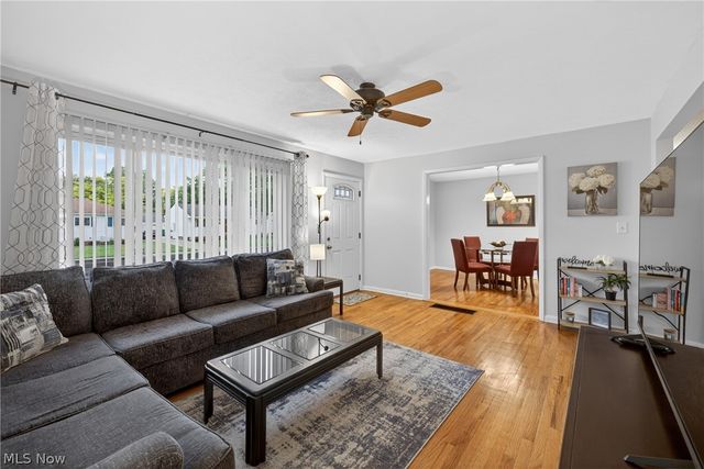 30121 Vineyard Road, Willowick, OH 44095