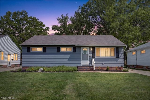 30121 Vineyard Road, Willowick, OH 44095