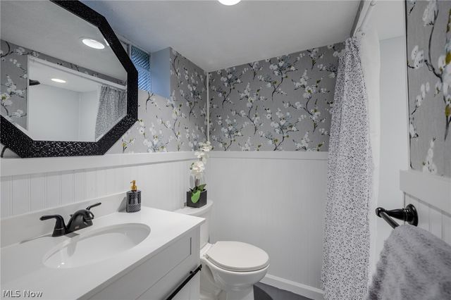 30121 Vineyard Road, Willowick, OH 44095