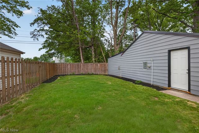 30121 Vineyard Road, Willowick, OH 44095