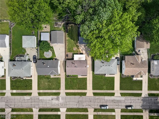 30121 Vineyard Road, Willowick, OH 44095