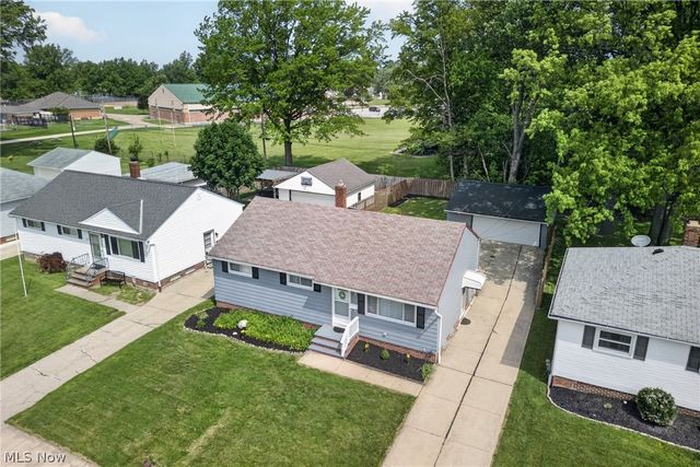 30121 Vineyard Road, Willowick, OH 44095
