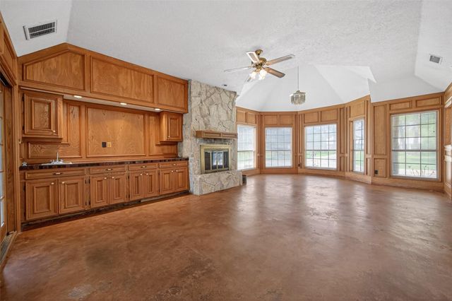 3022 Grace Lane, Highlands, TX 77562