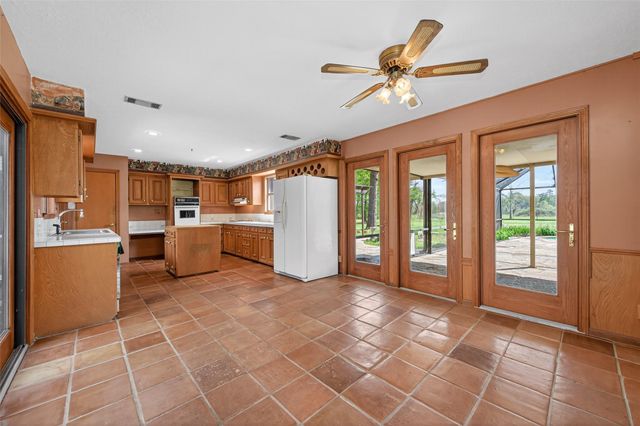 3022 Grace Lane, Highlands, TX 77562