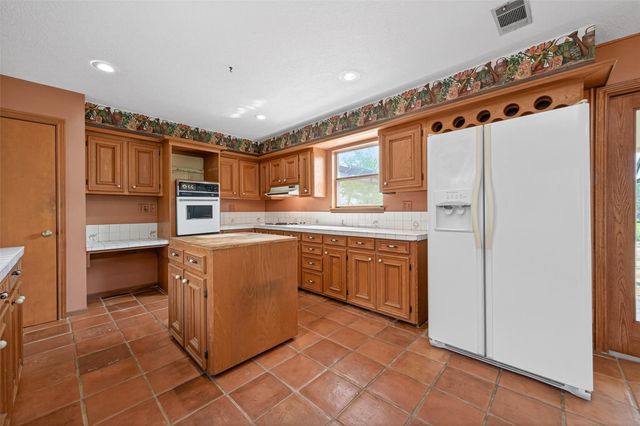 3022 Grace Lane, Highlands, TX 77562