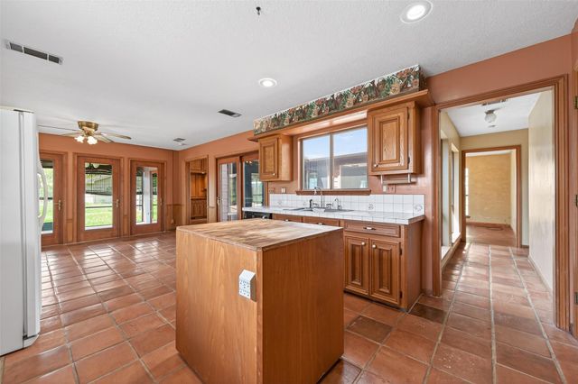 3022 Grace Lane, Highlands, TX 77562