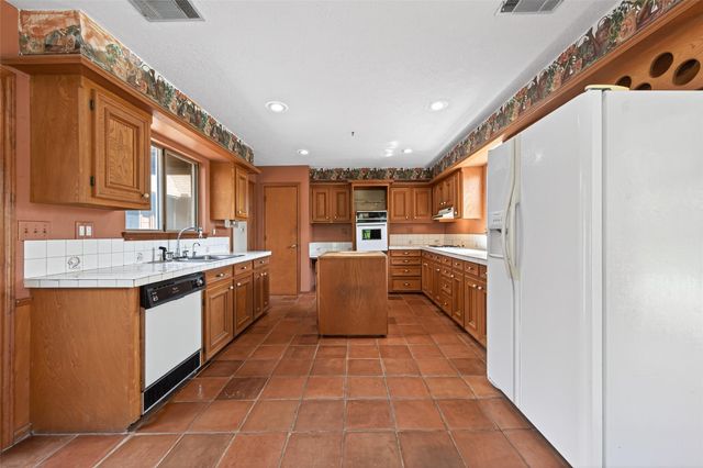 3022 Grace Lane, Highlands, TX 77562