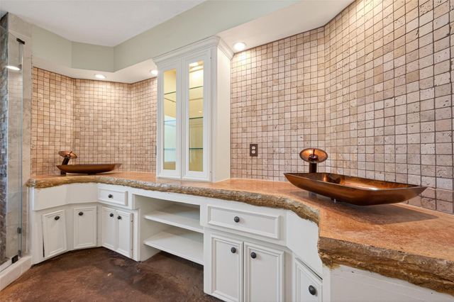 3022 Grace Lane, Highlands, TX 77562