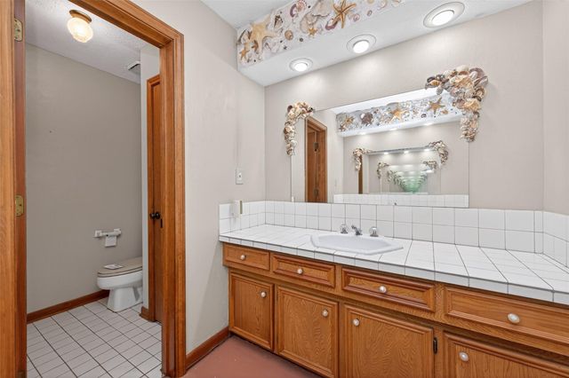 3022 Grace Lane, Highlands, TX 77562