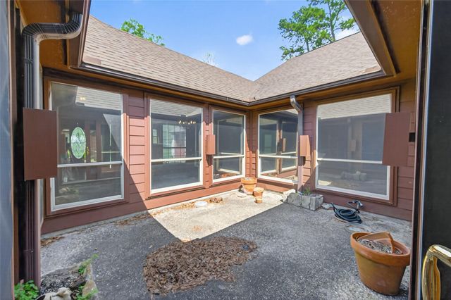 3022 Grace Lane, Highlands, TX 77562