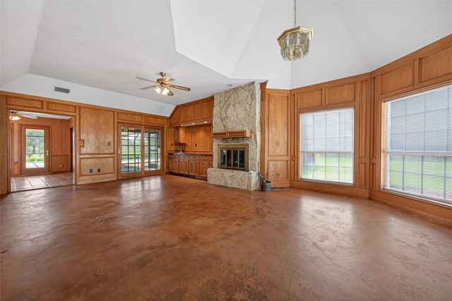 3022 Grace Lane, Highlands, TX 77562