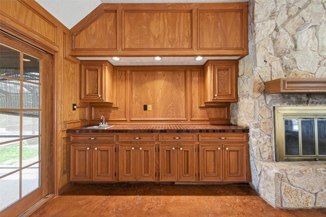 3022 Grace Lane, Highlands, TX 77562