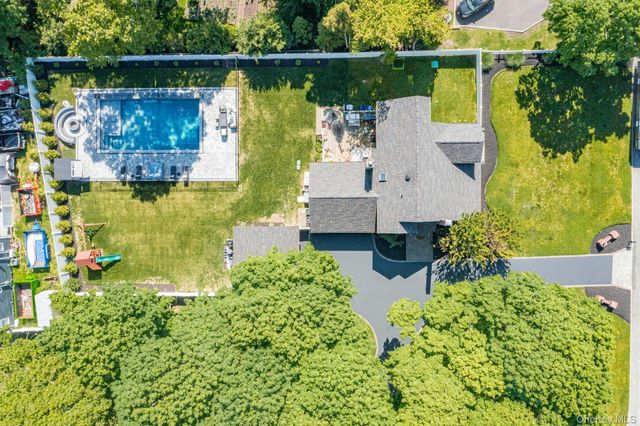 3 Moor Lane, Patchogue, NY 11772