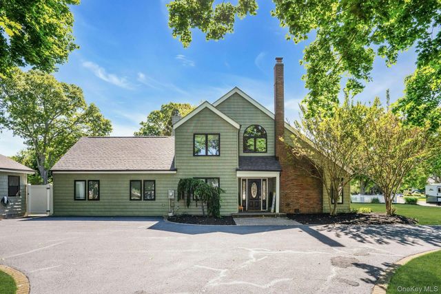 3 Moor Lane, Patchogue, NY 11772