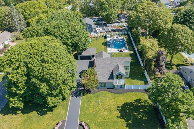 3 Moor Lane, Patchogue, NY 11772