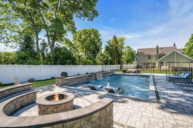 3 Moor Lane, Patchogue, NY 11772