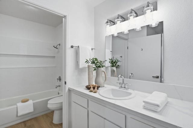 13765 Ruette Le Parc F, Del Mar, CA 92014