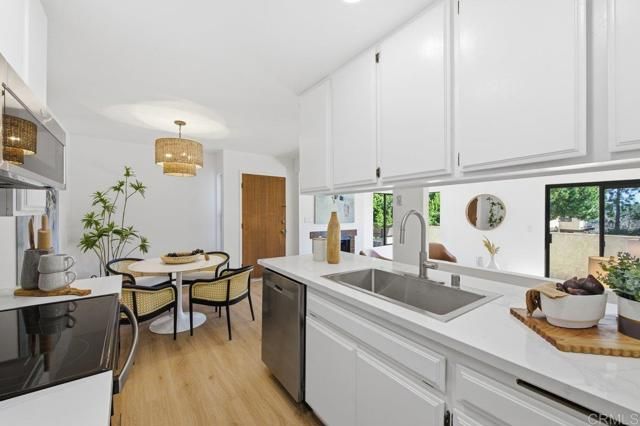 13765 Ruette Le Parc F, Del Mar, CA 92014