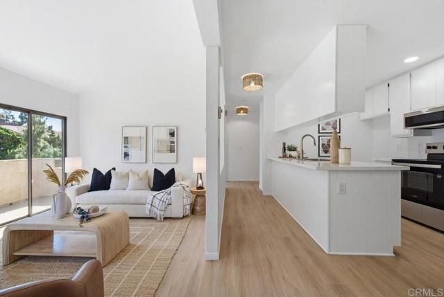 13765 Ruette Le Parc F, Del Mar, CA 92014