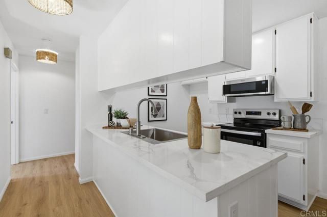 13765 Ruette Le Parc F, Del Mar, CA 92014