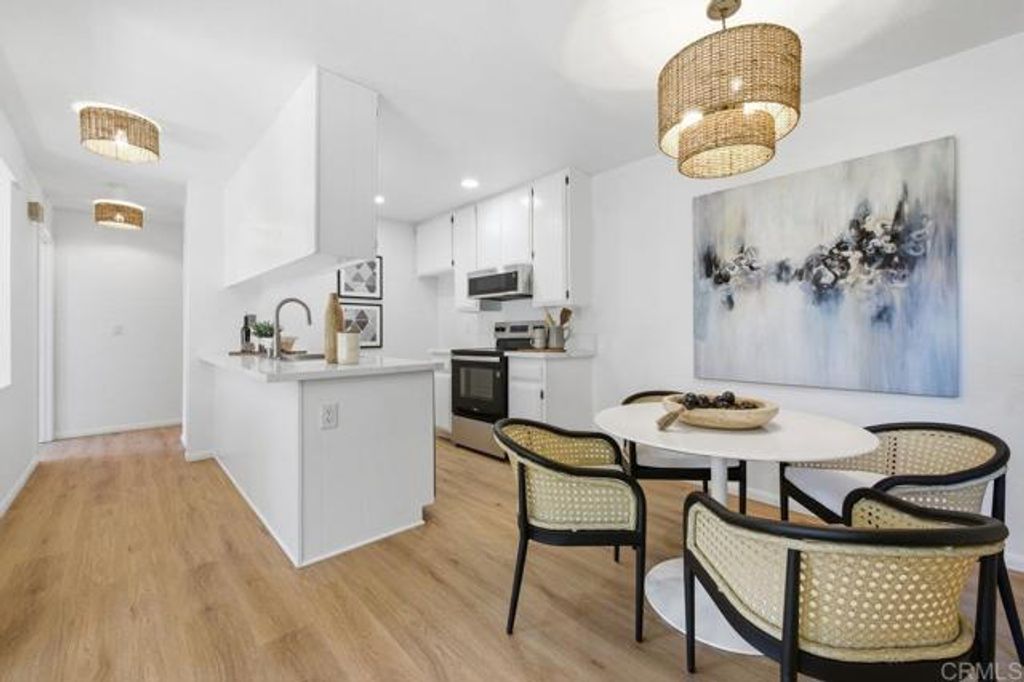 13765 Ruette Le Parc F, Del Mar, CA 92014