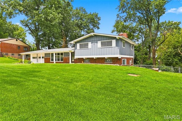15 Harneywold Drive, St Louis, MO 63136