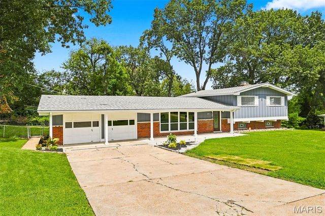 15 Harneywold Drive, St Louis, MO 63136