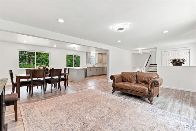 15 Harneywold Drive, St Louis, MO 63136