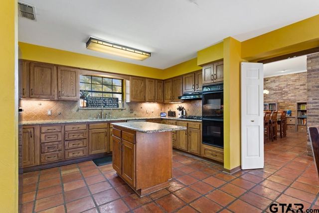 6109 Quail Creek Drive, Tyler, TX 75703