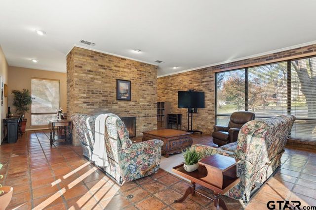 6109 Quail Creek Drive, Tyler, TX 75703