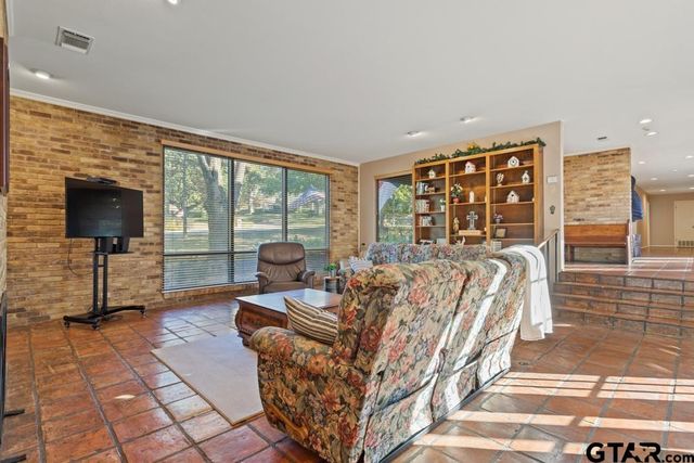 6109 Quail Creek Drive, Tyler, TX 75703