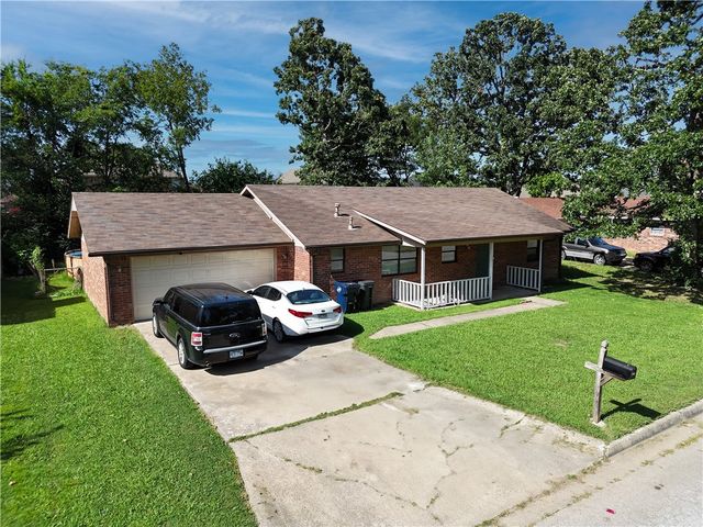 1403 W Rolling Oaks Drive, Rogers, AR 72756