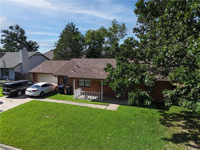 1403 W Rolling Oaks Drive, Rogers, AR 72756