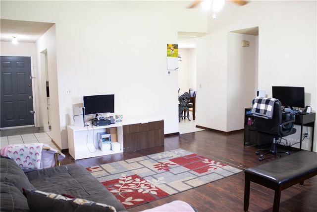 1403 W Rolling Oaks Drive, Rogers, AR 72756