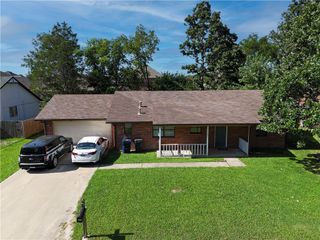 1403 W Rolling Oaks Drive, Rogers, AR 72756