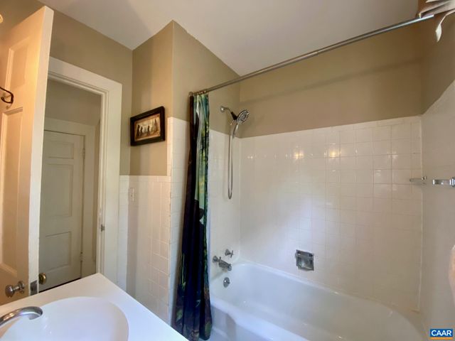 210 W GORDON AVE, Gordonsville, VA 22942