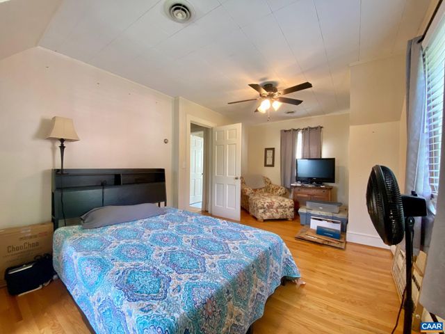 210 W GORDON AVE, Gordonsville, VA 22942