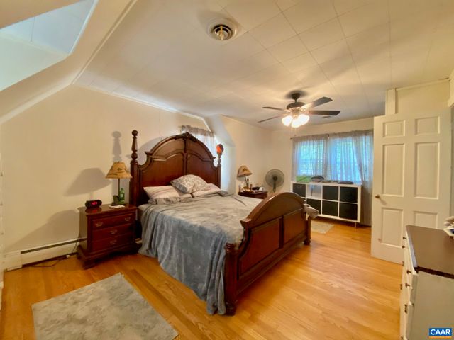 210 W GORDON AVE, Gordonsville, VA 22942