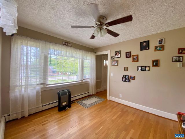 210 W GORDON AVE, Gordonsville, VA 22942