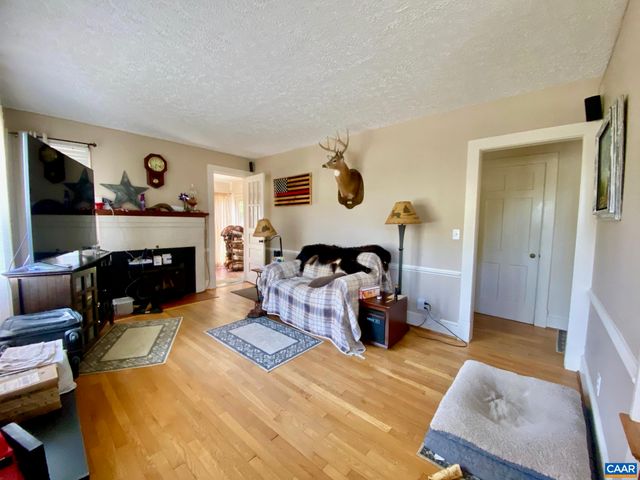 210 W GORDON AVE, Gordonsville, VA 22942
