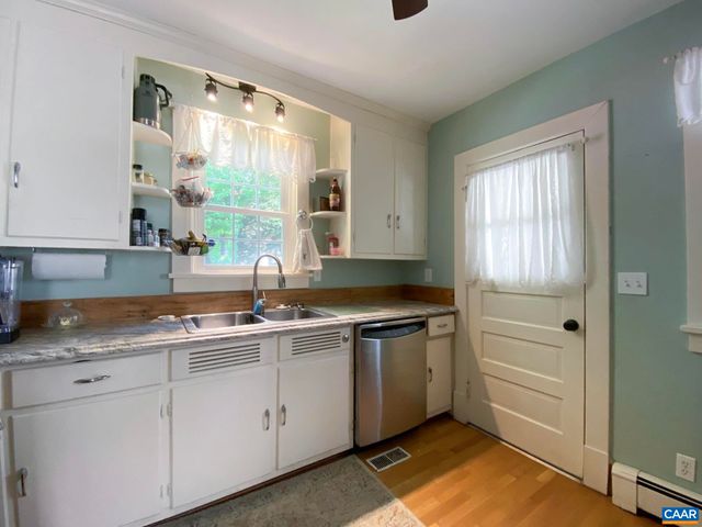 210 W GORDON AVE, Gordonsville, VA 22942