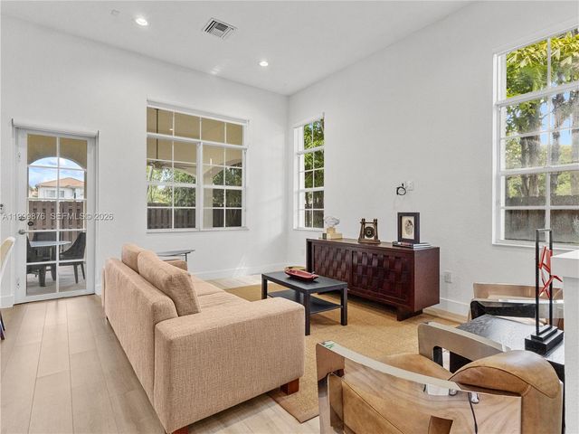 11339 NW 71st St 11339, Doral, FL 33178