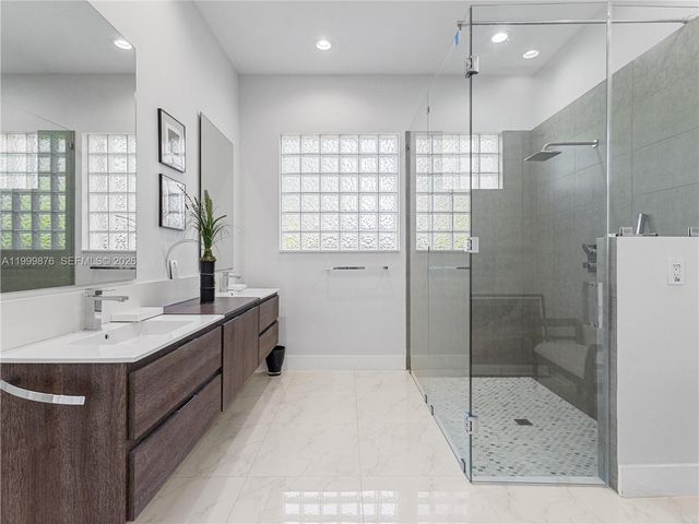 11339 NW 71st St 11339, Doral, FL 33178